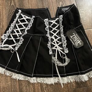 tripp nyc skirt size large new with tags
